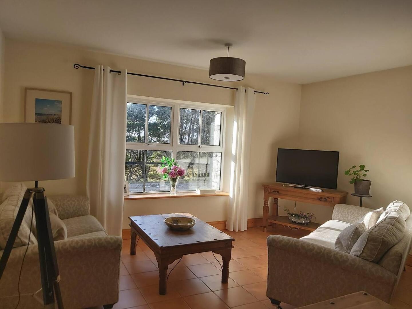 Shanakeever Farm - 2 Bedroom Apartment Клифден Экстерьер фото